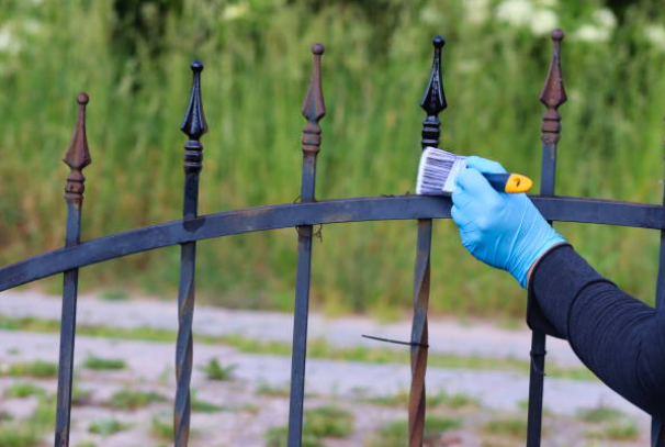 Rust Removal & Painting for Wrought Iron Spear-Top Fences | Online Service for Outdoor Anti-Rust Refurbishment Plans